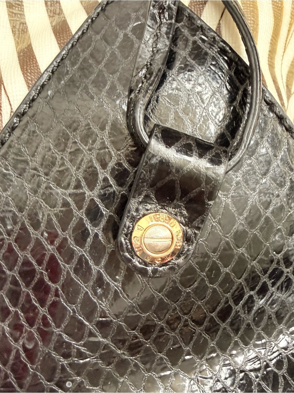 Classic Henri Bendel Signature Striped Tote with Dust Bag - Picture 14 of 17